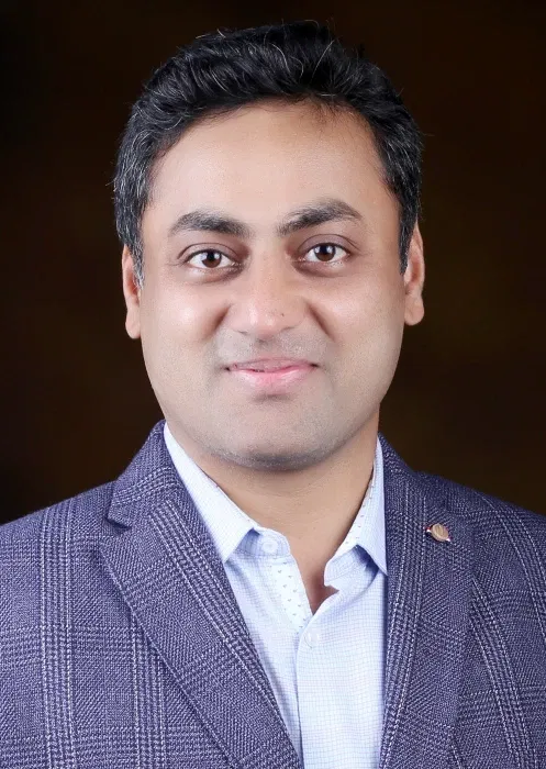 Book a call with Naba Sarwar on sprect.