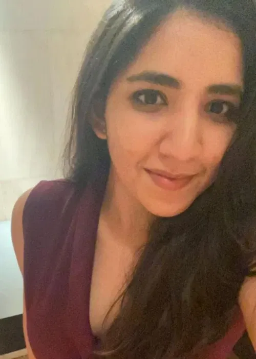 Book a call with Vanshika Bhatnagar on sprect.