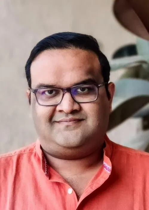 Book a call with Taha Husein on sprect.