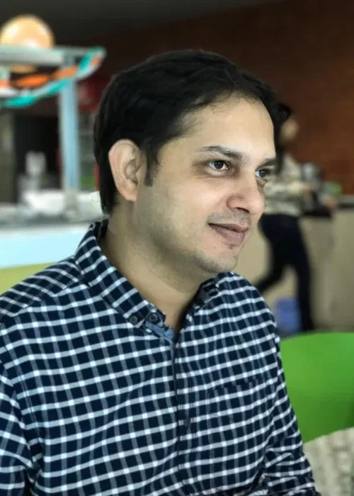 Book a call with Deepak Karnani on sprect.